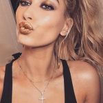 hailey-baldwin-bright-gold-makeup-look