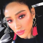 shay-mitchell-pink-lipstick-makeup-look-min