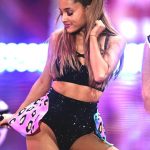 ariana-grande-ponytail-ombre-hair-style-at-pink-fashion-show