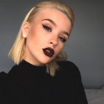 burgundy-lips-black-liner-blonde-hair-look-min