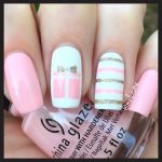 christmas-nail-art-design-ideas-pink-present-nails-min