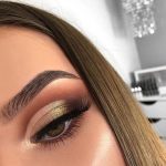 golden-eye-shadow-christmas-makeup-look-min