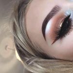 golden-eyeliner-makeup-look-christmas-makeup-idea-min