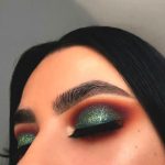 green-eyeshadow-makeup-look-for-christmas-min