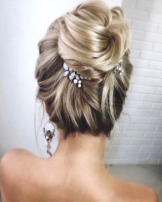 72 Romantic Wedding Hairstyle Trends in 2019 | Ecemella