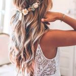 loose-curly-wedding-haristyle-ideas-min