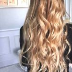 warm-honey-blonde-hair-spring-hair-trends-min