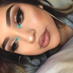 neon-blue-eye-shadow-look-for-summer